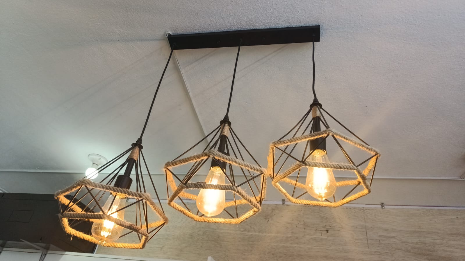 LAMPARA COLGANTE DECORATIVA DE SOGA TRIPLE 3 LUCES E27